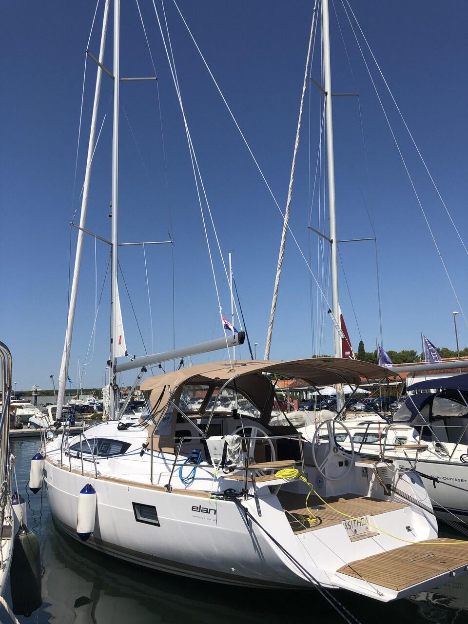 Sailing yacht 