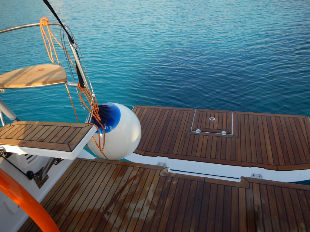 Sailing yacht 