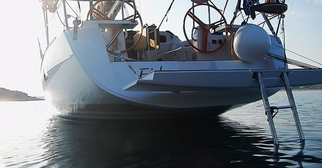 Sailing yacht 