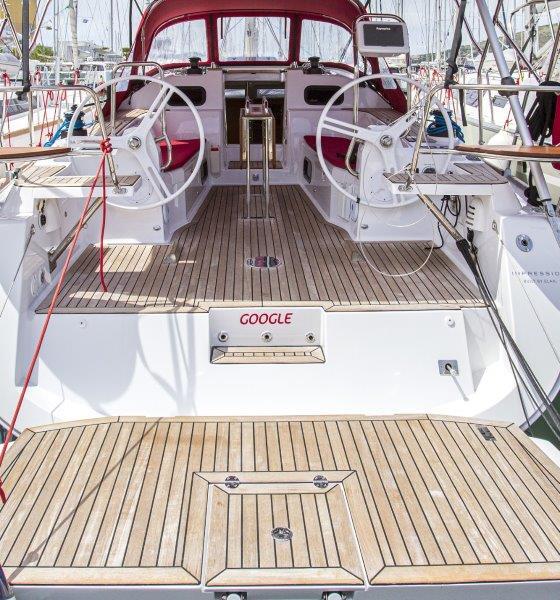 Sailing yacht 