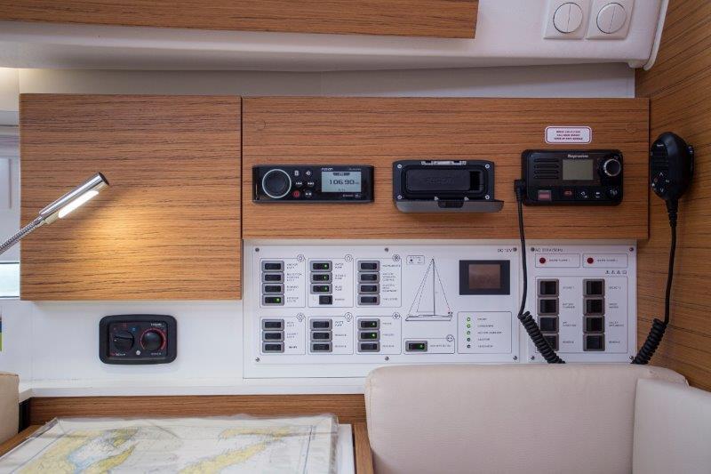Sailing yacht 