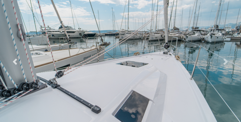 Sailing yacht 