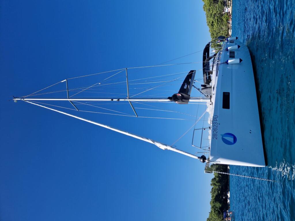 Sailing yacht 