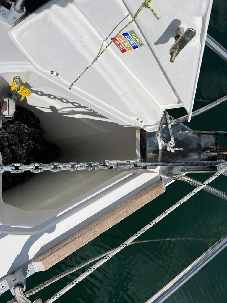 Sailing yacht 