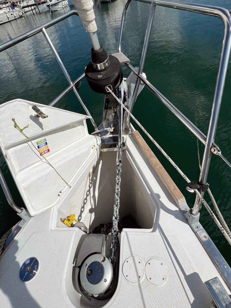 Sailing yacht 