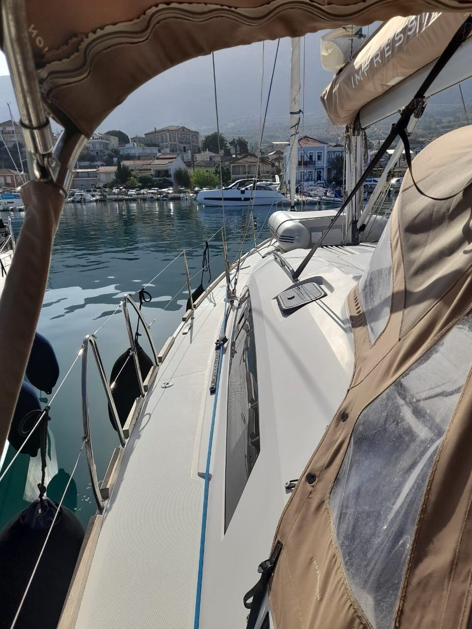 Sailing yacht 