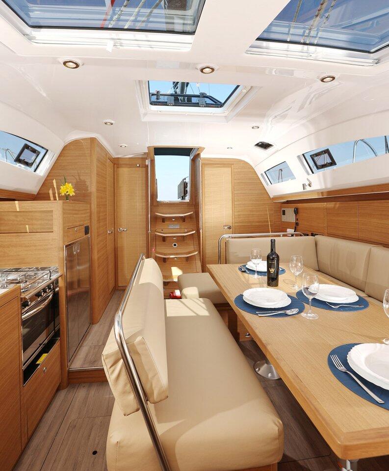 Sailing yacht 