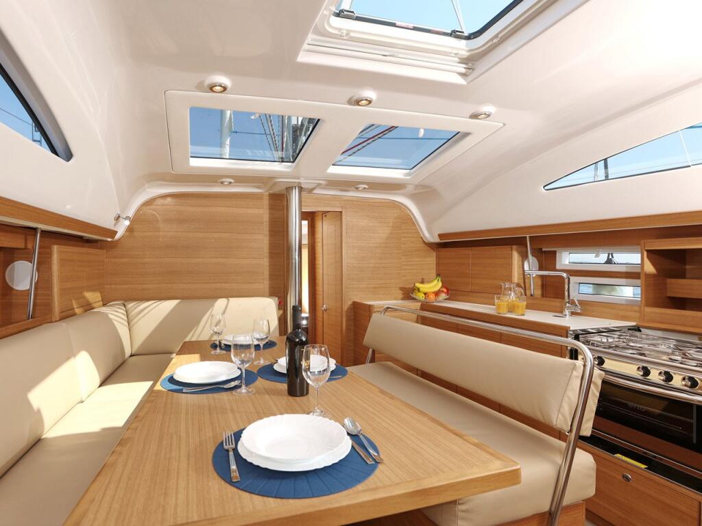 Sailing yacht 