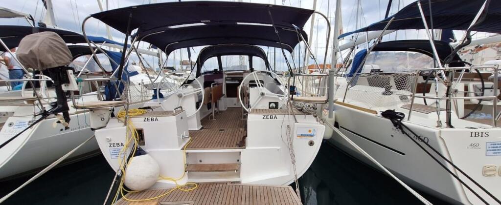 Sailing yacht 