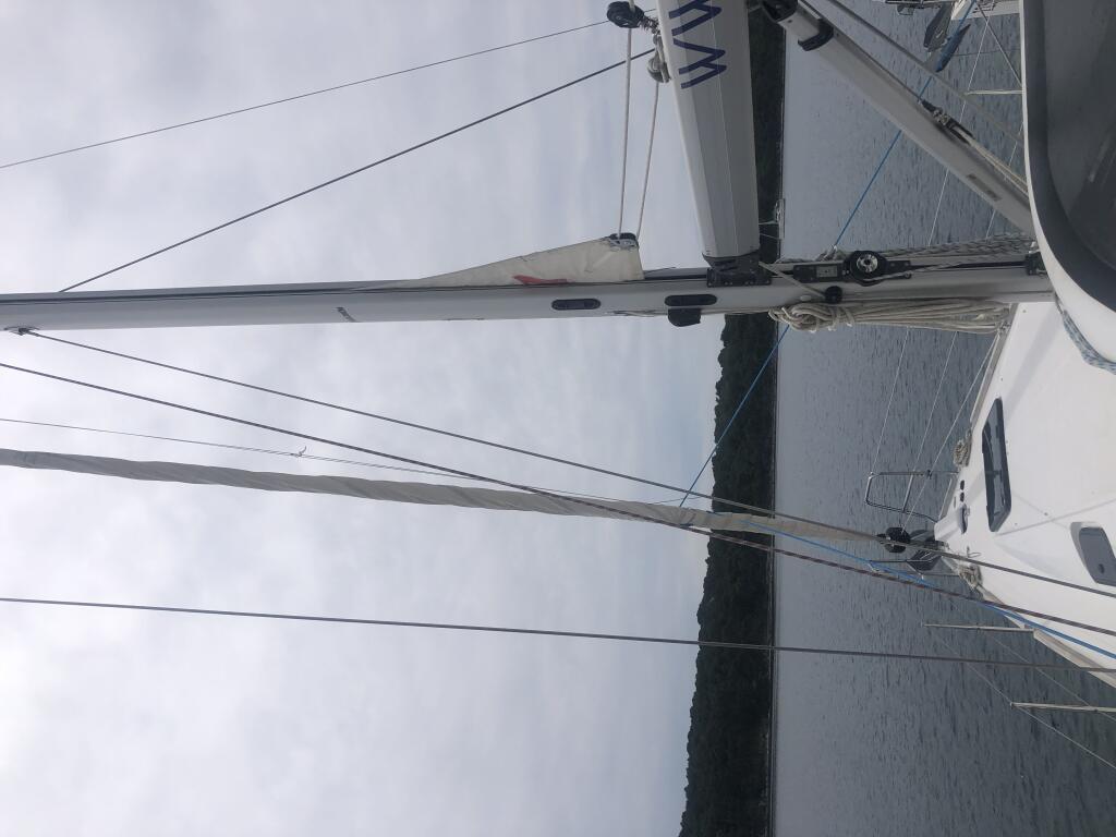 Sailing yacht 