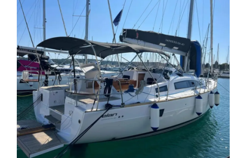 Sailing yacht 