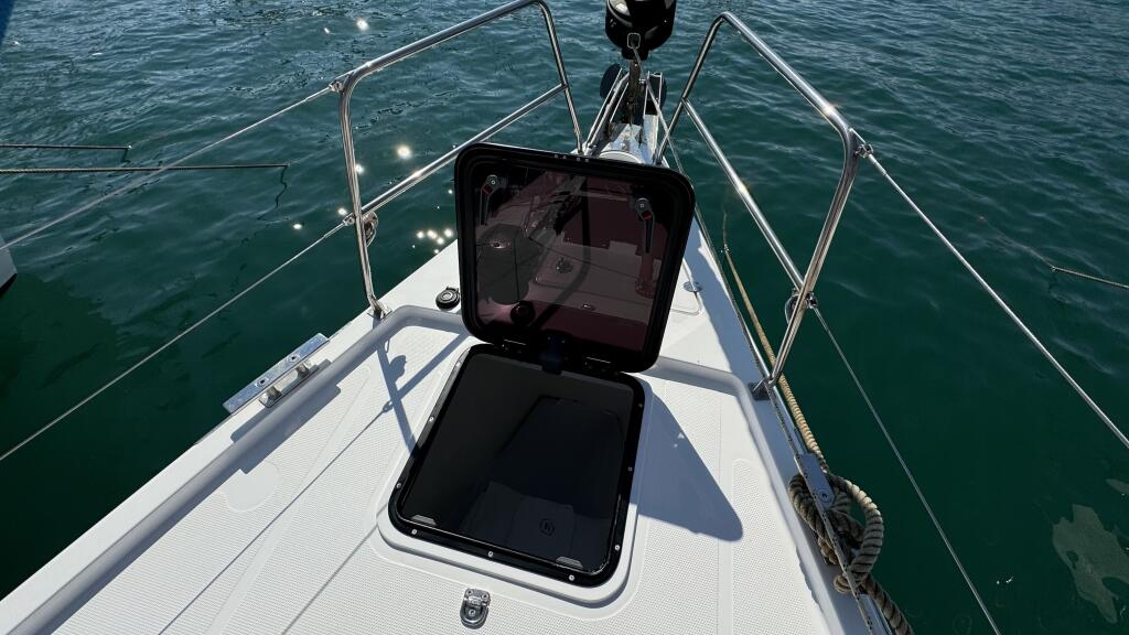 Sailing yacht 