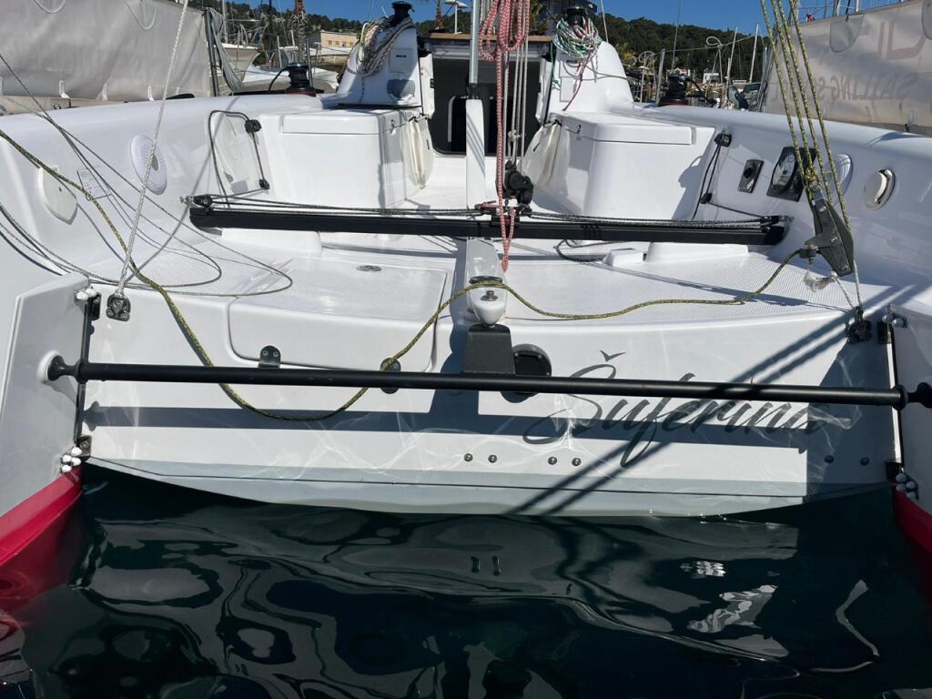 Sailing yacht 