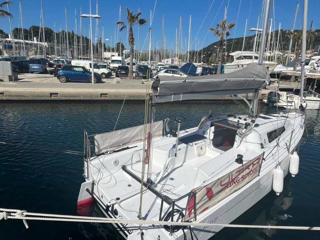 Sailing yacht 
