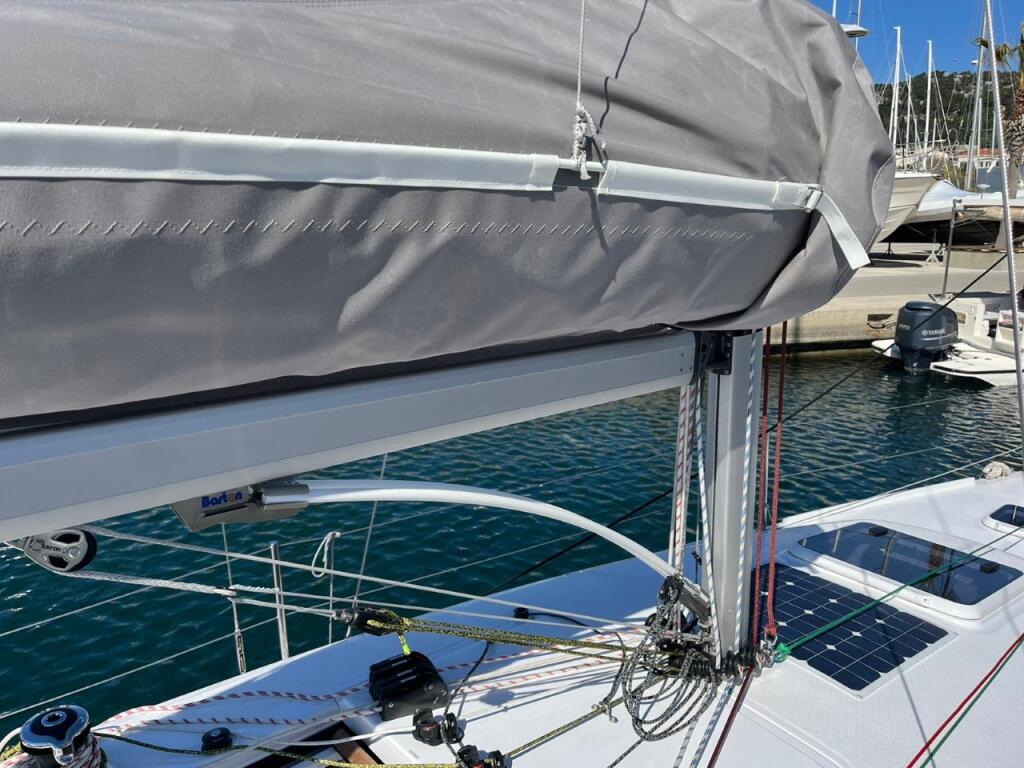 Sailing yacht 
