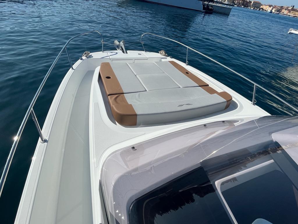 Motor boat 