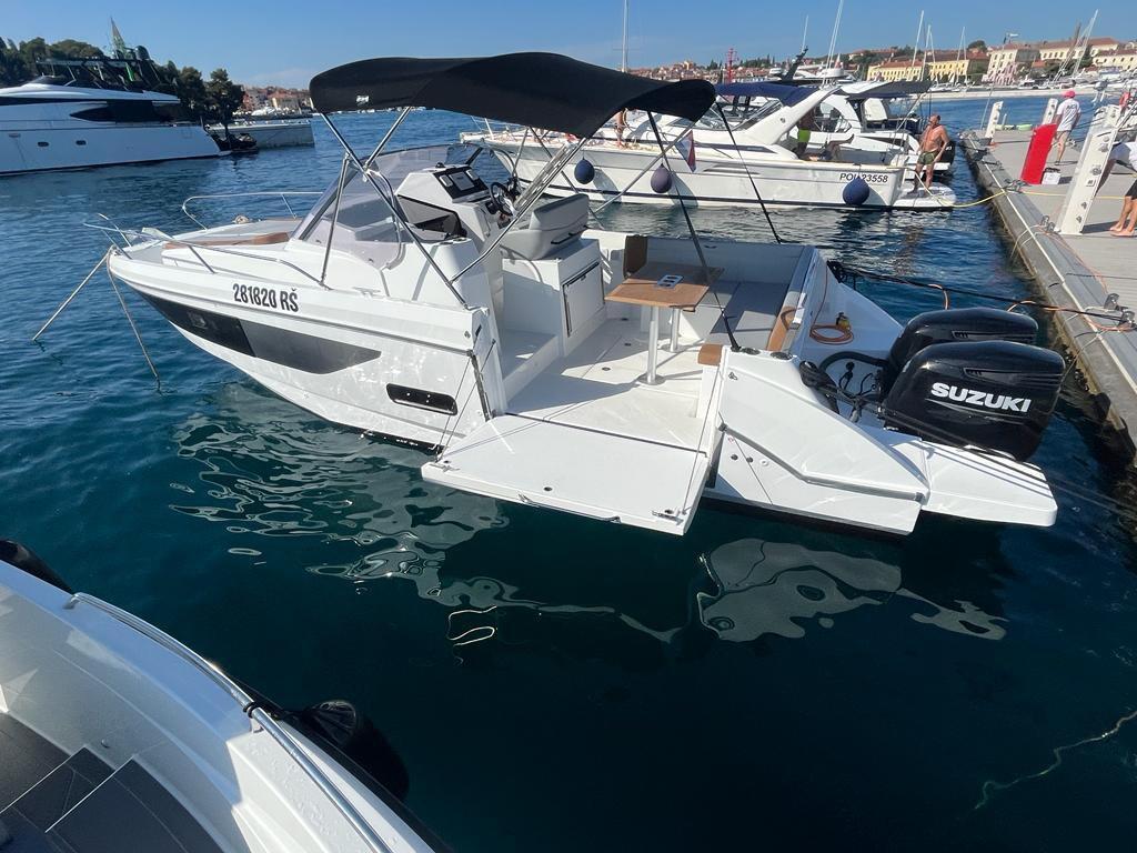 Motor boat 