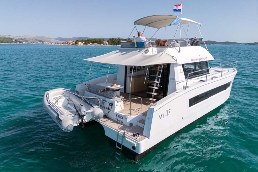 Power catamaran 