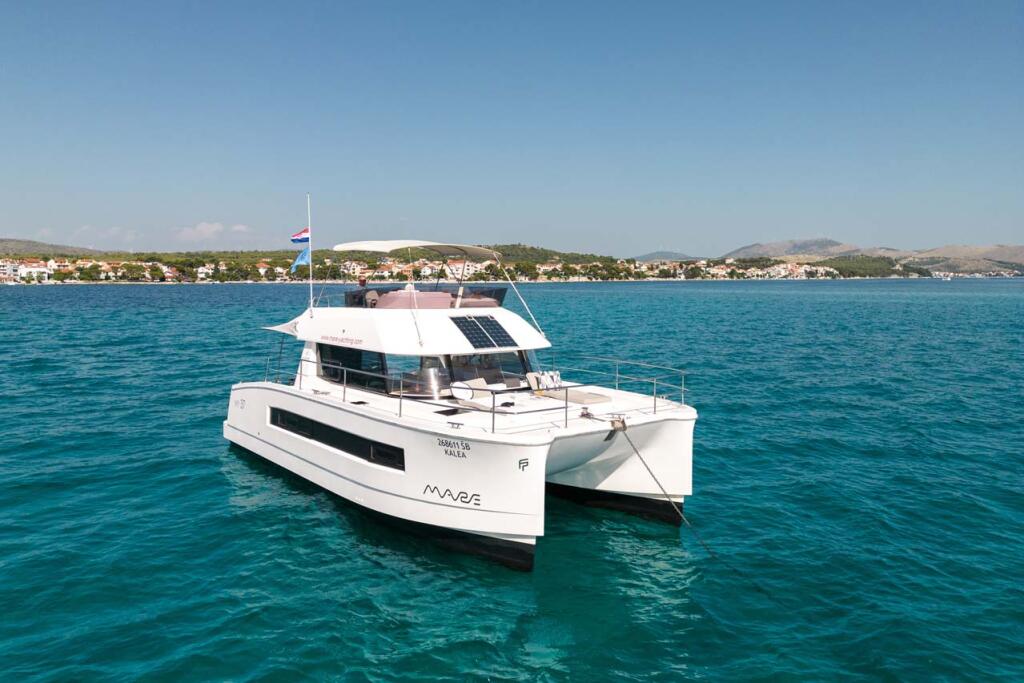 Power catamaran 