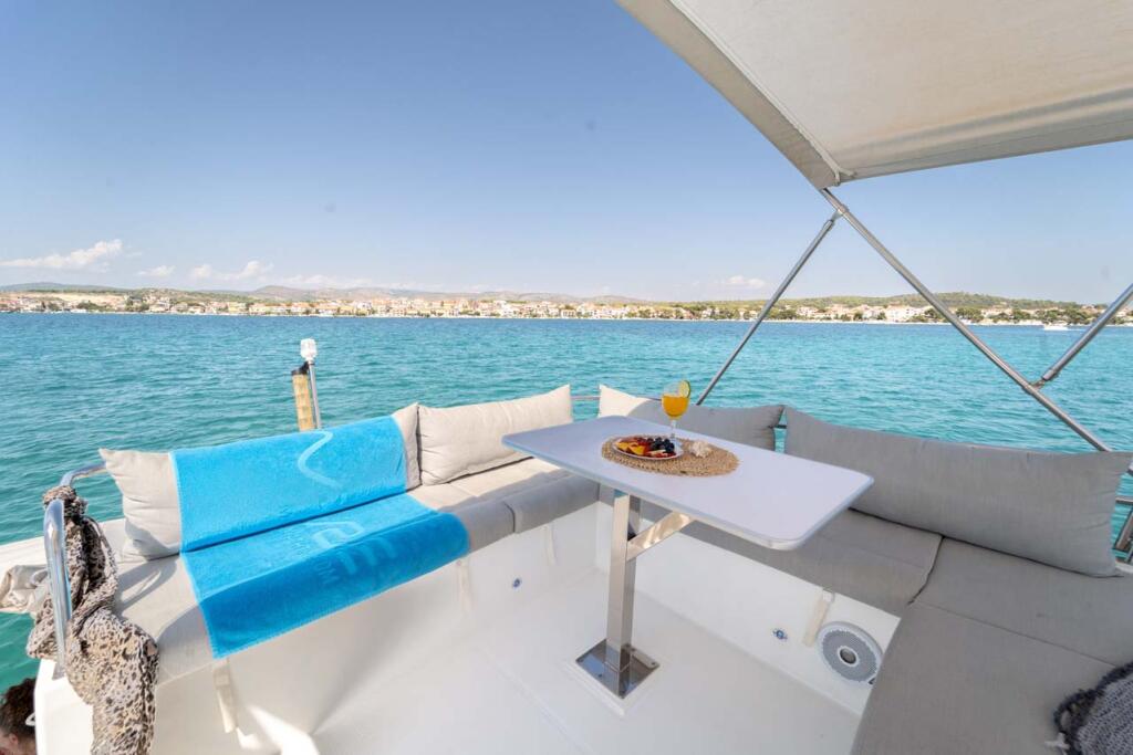 Power catamaran 