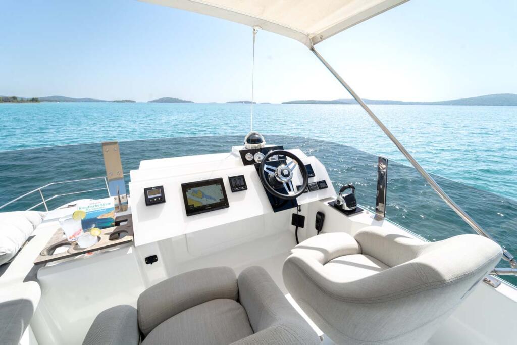 Power catamaran 