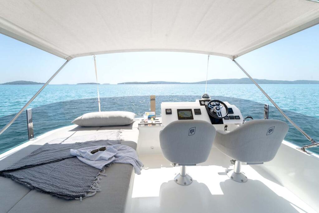 Power catamaran 
