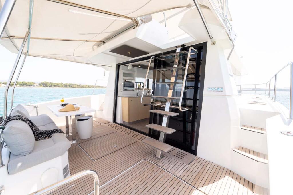 Power catamaran 