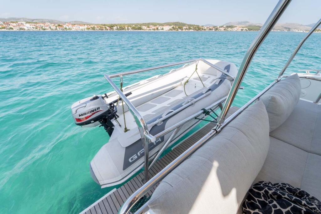 Power catamaran 