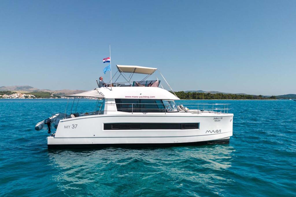 Power catamaran 