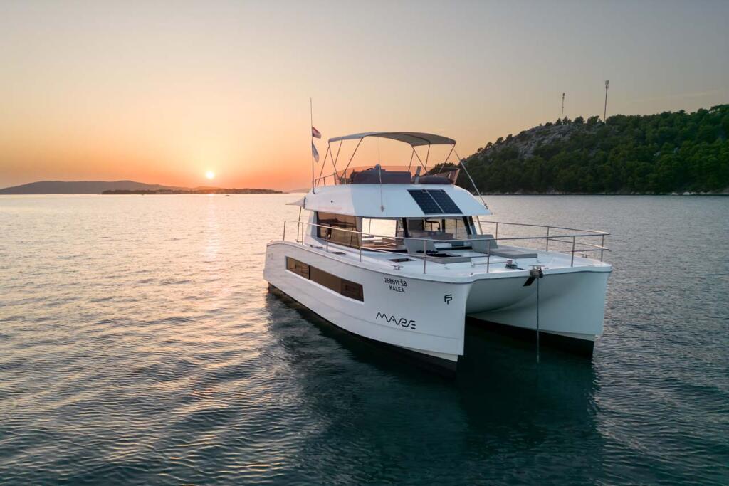 Power catamaran 