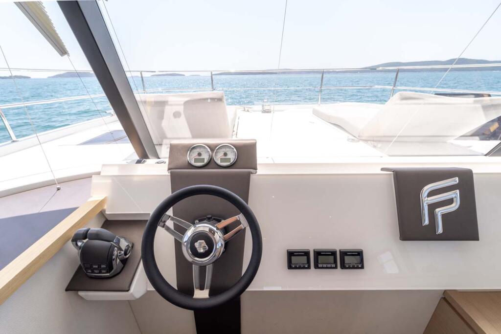 Power catamaran 