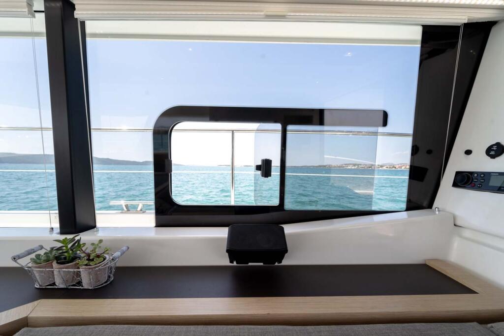 Power catamaran 