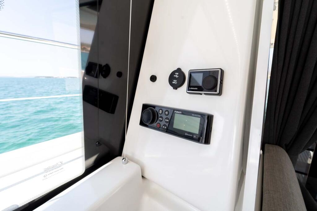 Power catamaran 