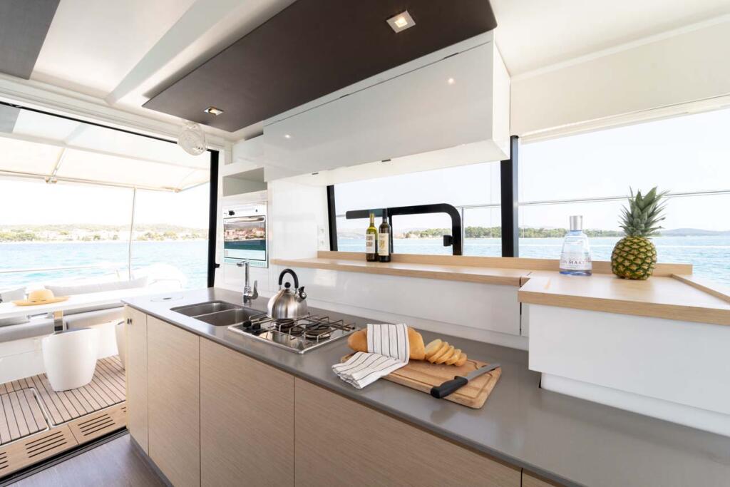 Power catamaran 