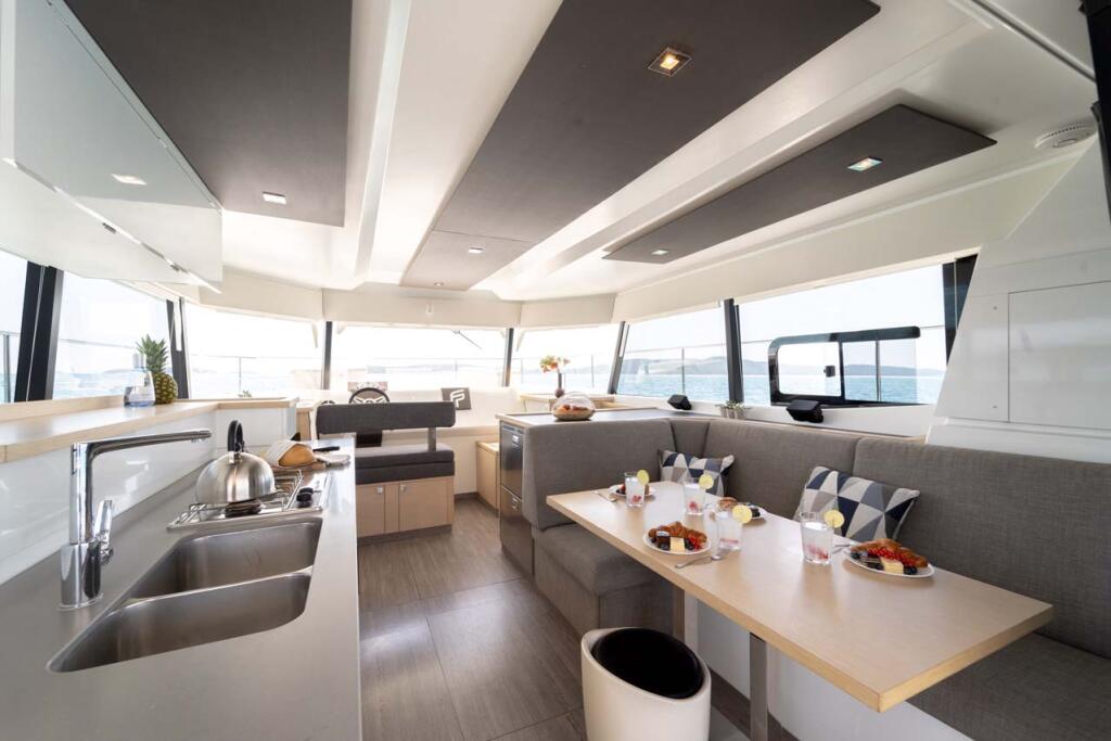 Power catamaran 