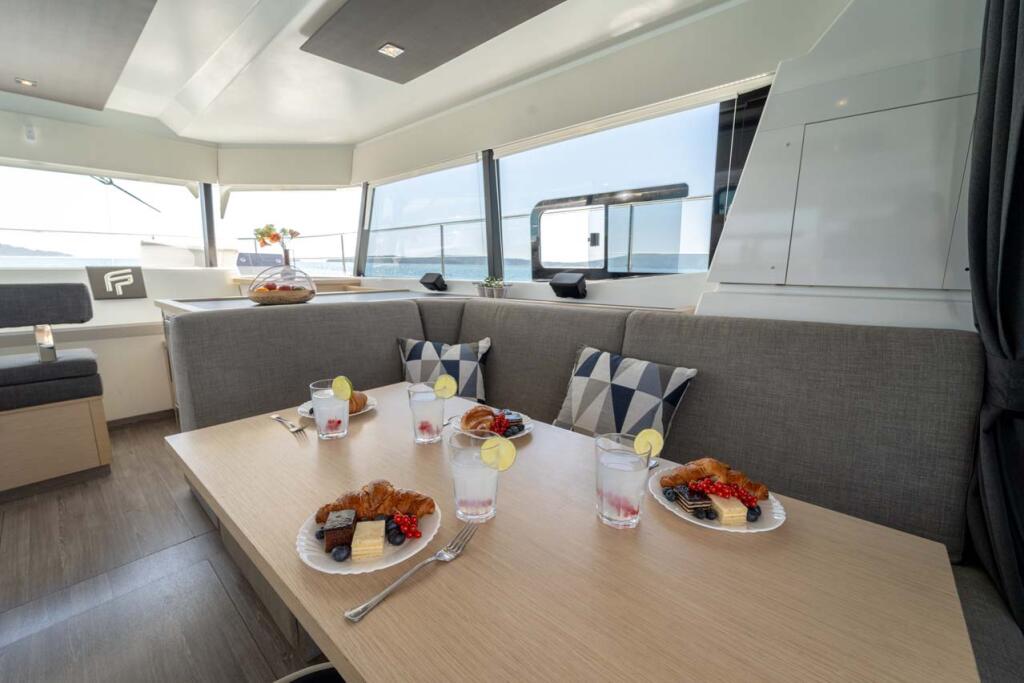 Power catamaran 