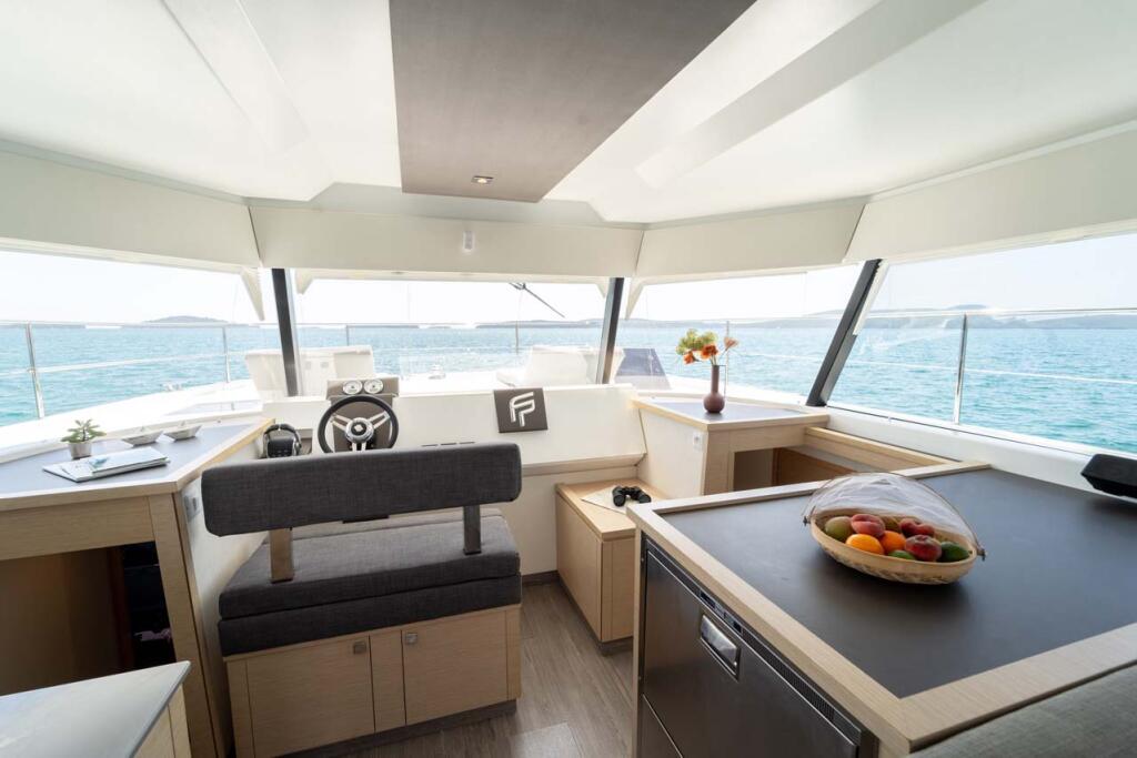Power catamaran 
