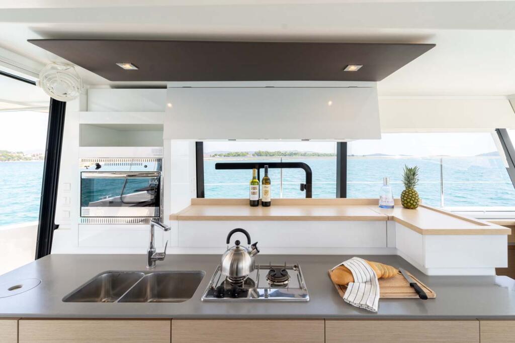 Power catamaran 