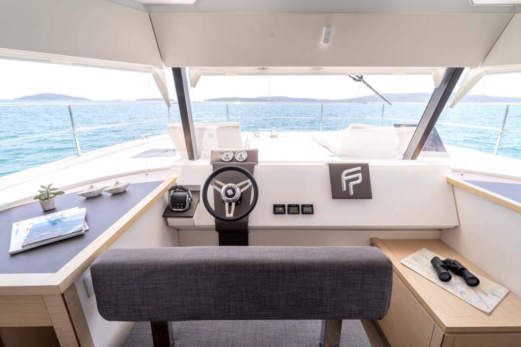 Power catamaran 
