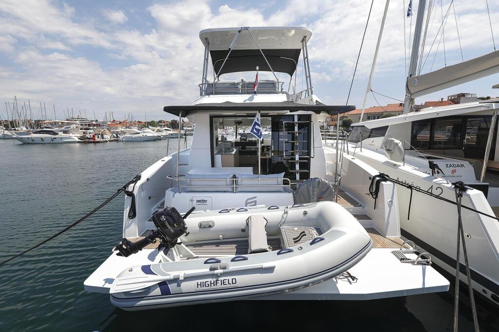 Power catamaran 
