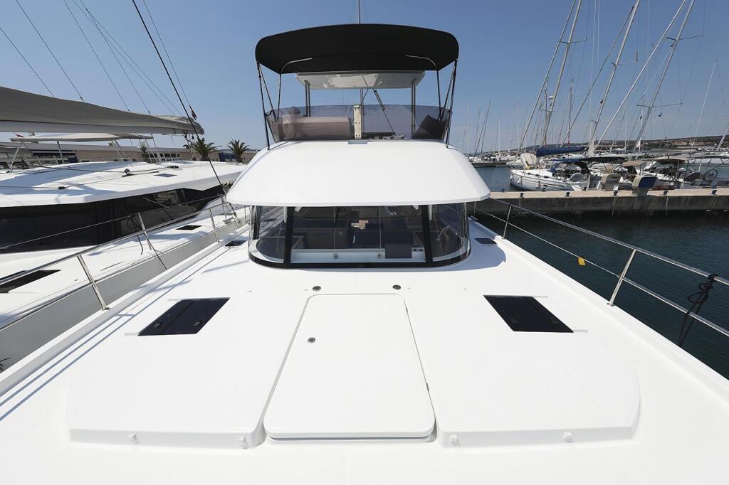 Power catamaran 