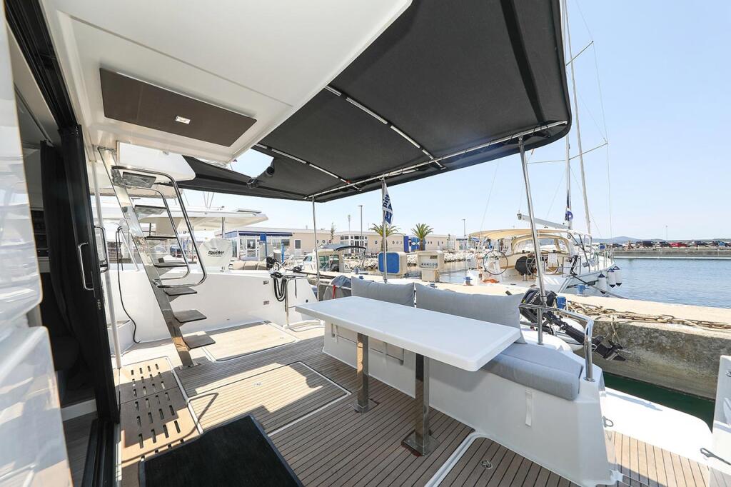 Power catamaran 