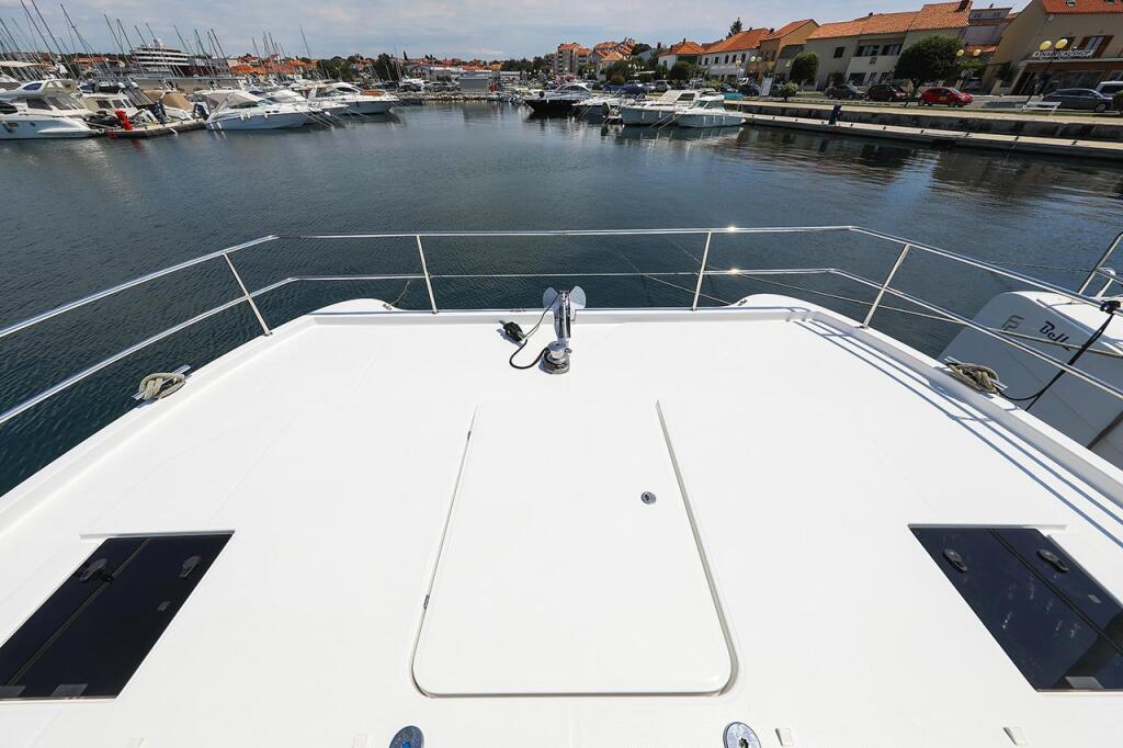 Power catamaran 