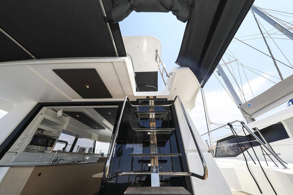 Power catamaran 