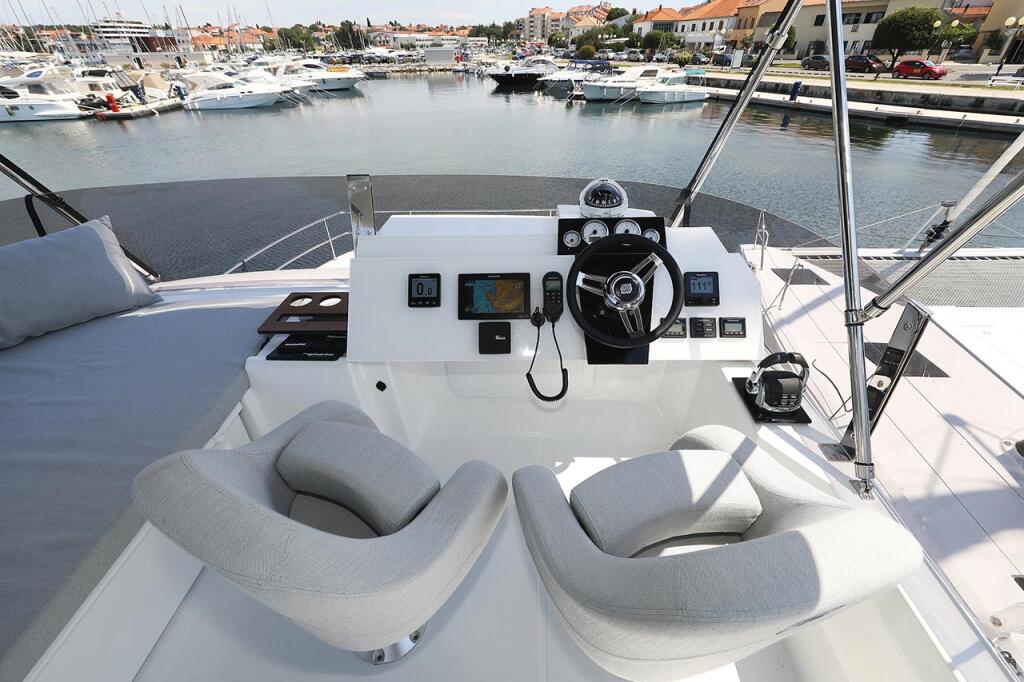 Power catamaran 