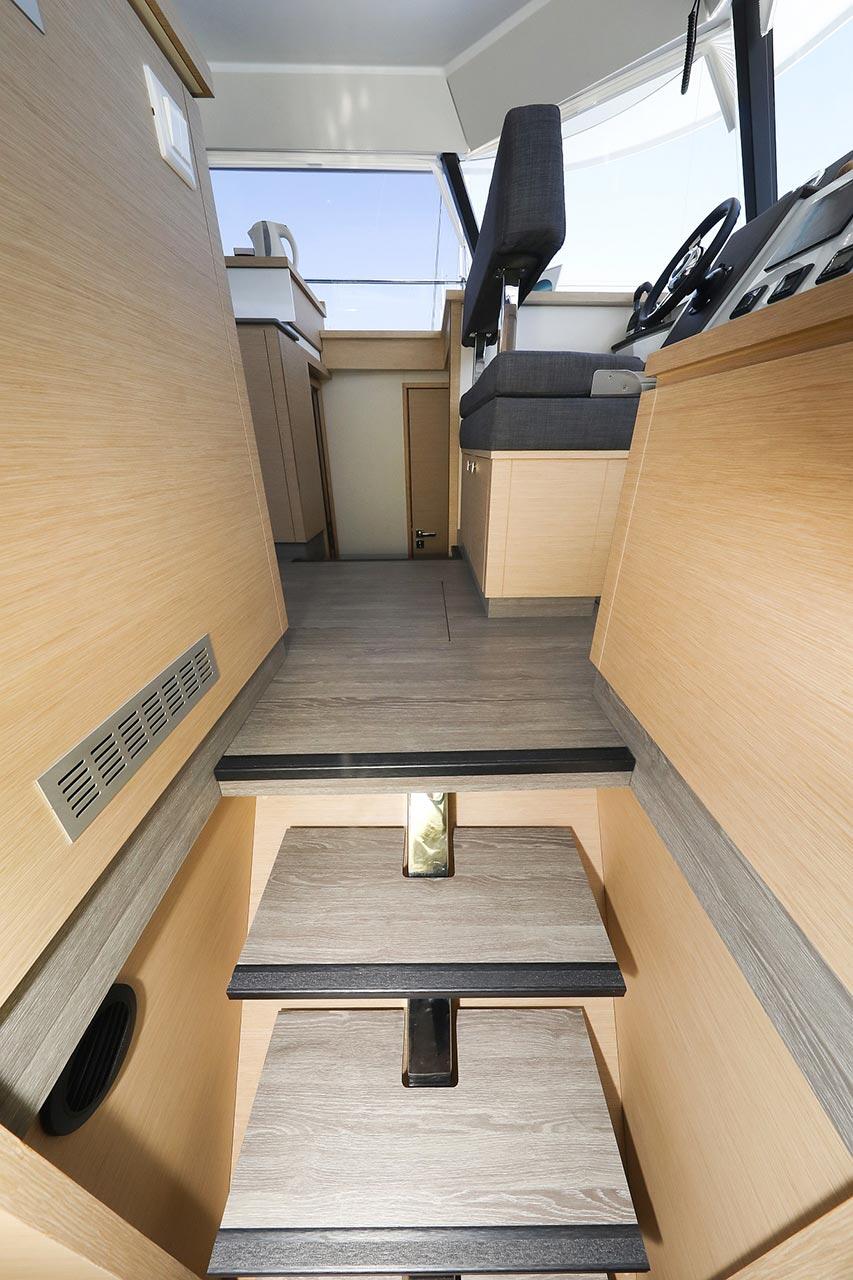 Power catamaran 
