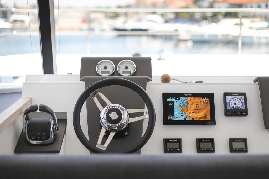 Power catamaran 