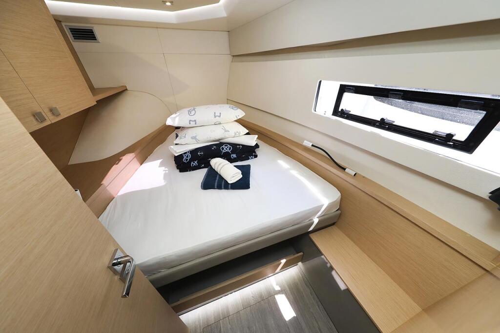 Power catamaran 
