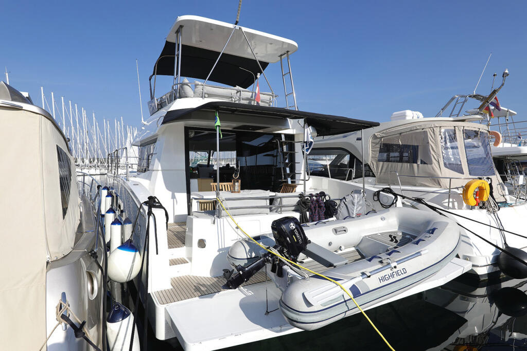 Power catamaran 