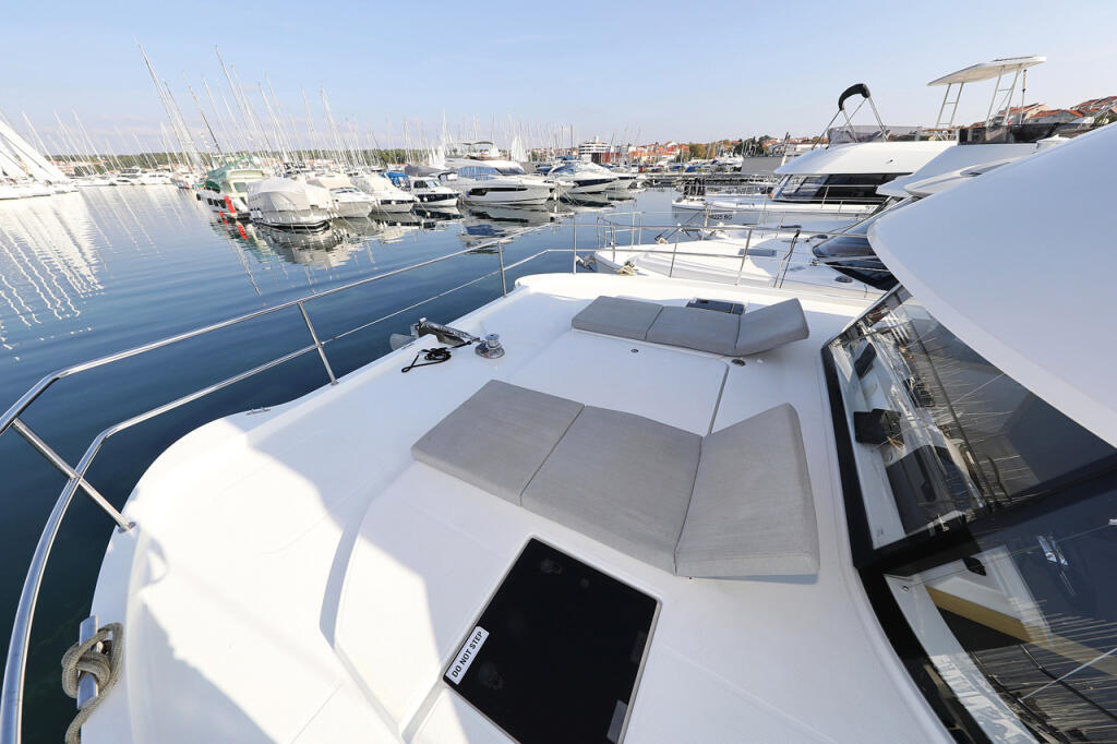 Power catamaran 